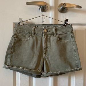 American Eagle Super Super Stretch Hi-Rise Shortie in Green, Size 4